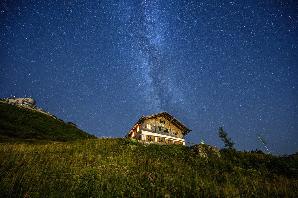 Zepperzauerhaus Salzburg, Milchstraße, Hütte, Wiese