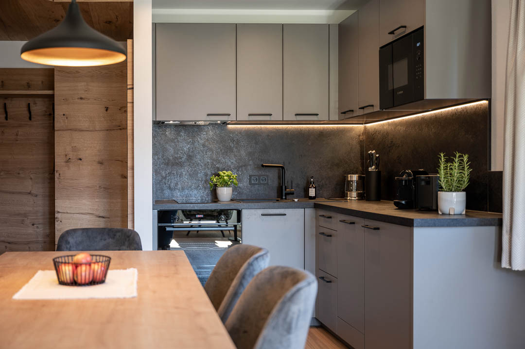 nnenaufnahme eines modern gestalteten Appartements im Bergengut Großarl, fotografiert vom Hotelfotografen Lorenz Masser.