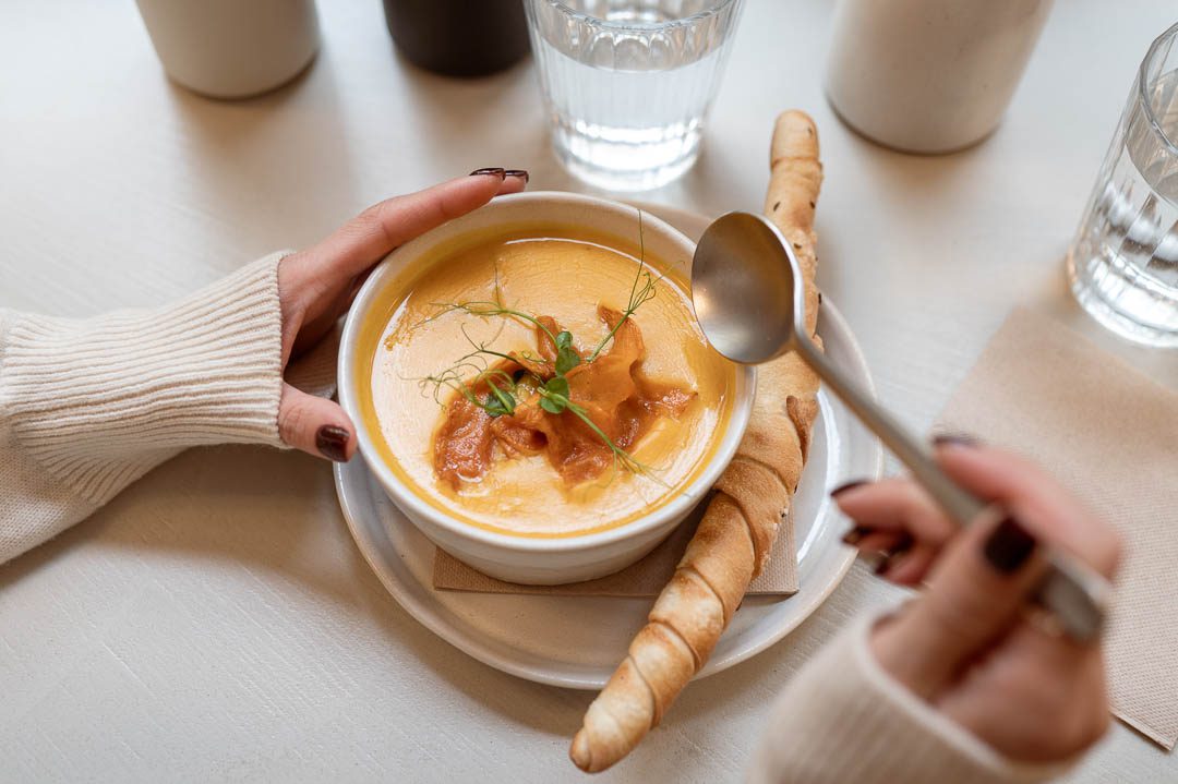 Essen im Café 220 Grad Salzburg während eines Content Shooting