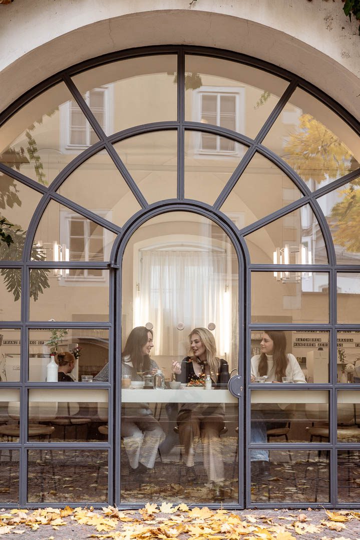 Essensszene im Café 220 Grad Salzburg während eines Content Shooting